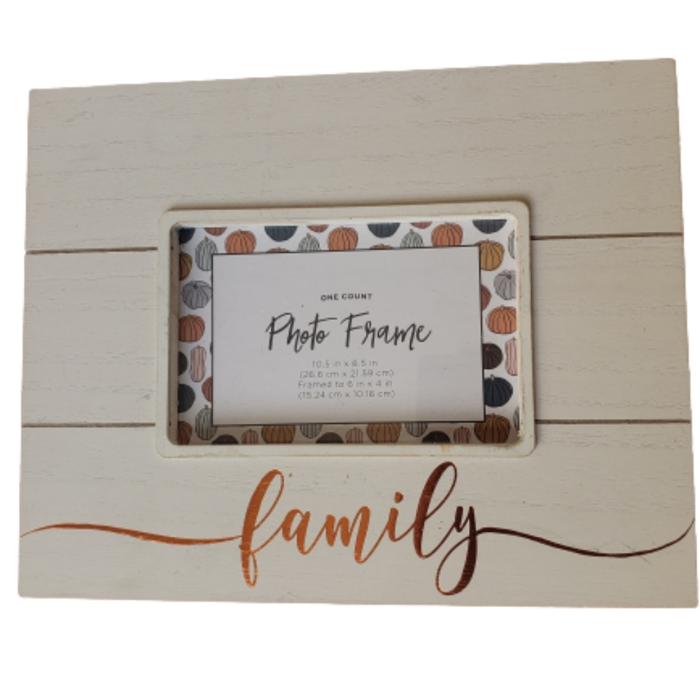 💌 One count "Family" Photo Frame